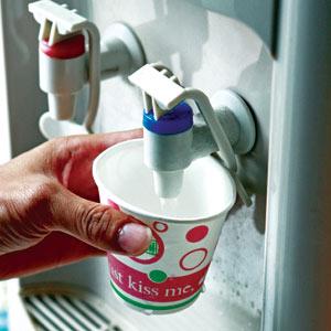 Cách vệ sinh máy nước uống nóng lạnh
