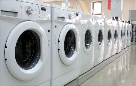 Máy giặt lồng ngang giặt quần áo như thế nào?